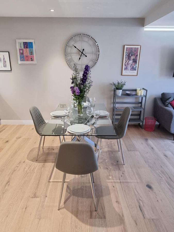 The Danbury, Lower Borough Walls Apartment *